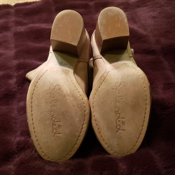 Splendid cream coloured buckle boots. Size 6. - Picture 9 of 10